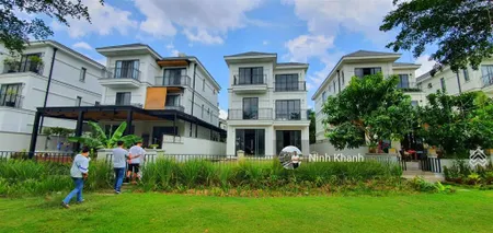 Kẹt tiền cần bán gấp căn biệt thự nine south 15 tỷ full nội thất, xem nhà 0909 499 ***