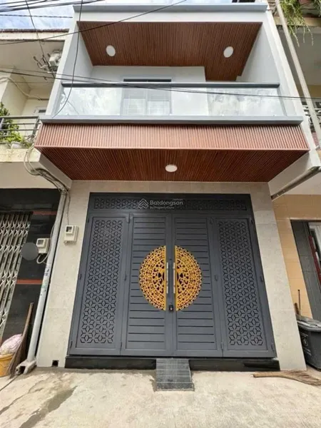 Cần bán nhà ngay chợ bình chánh