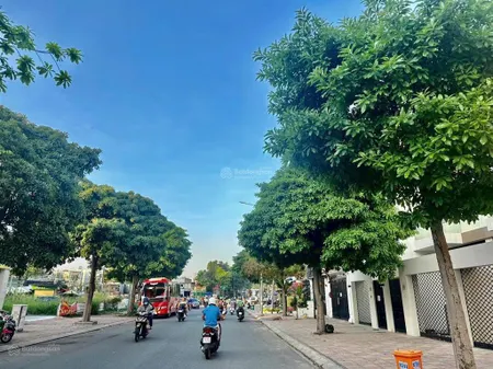 Bán hoặc cho thuê nhà 4 lầu mặt tiền đường hoàng hoa thám, vòng xoay hiệp thành 3,thủ dầu một, bd
