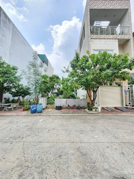 Tôi chính chủ cần bán đất kdc sóng thần dt 75m2 shr cách vincom 550 chỉ 200m đường rộng 20m thông
