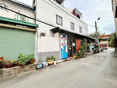 Nhà hẻm ô tô ngang 5.5x8m ngay trường thpt tây thạnh, kcn tân bình. cách mt tây thạnh chỉ 1 căn nhà