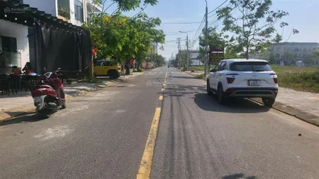 Lô đất kẹp cống sạch đẹp. hướng đông nam, diện tích 100m2