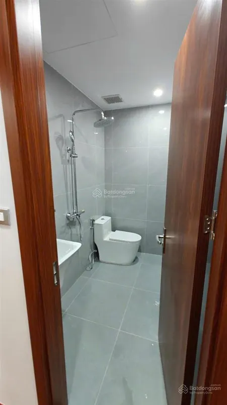 Tôi là chủ nhà! cần bán căn hộ chung cư 90 m2, 3 pn tòa 4f vũ phạm hàmtrung hòa, ban công đông nam