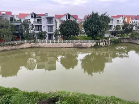 Bán gấp biệt thự vip ngôi nhà mới, đường rộng, view hồ