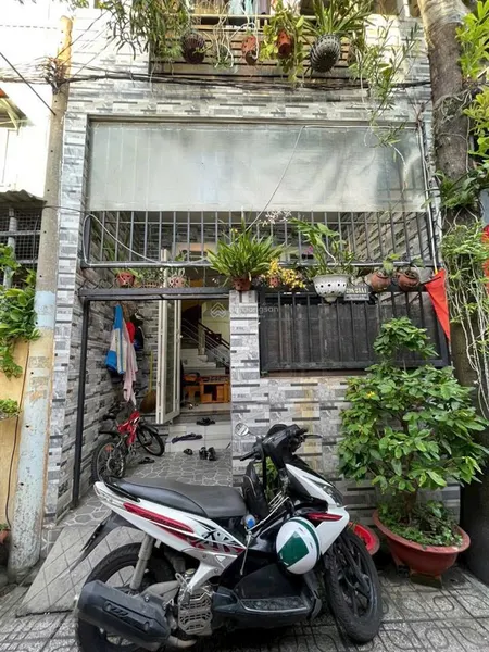 Bán nhà ngay chợ xóm nghèo gần vincom 550 dĩ an giá rẻ