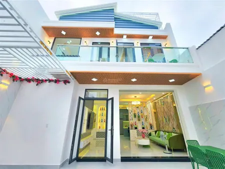 Nhà phố 2 lầu mới hoàn thiện đẹp lung linh đường phạm hữu lầu. p. phú mỹ. q7