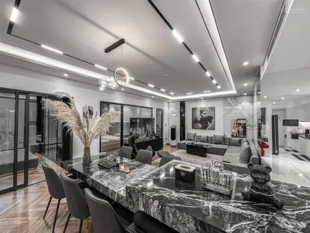 Chính chủ bán căn hộ 34t trung hoà nhân chính, 131 m2, 3 ngủ 2 vệ sinh, đầy đủ nội thất, tầng trung