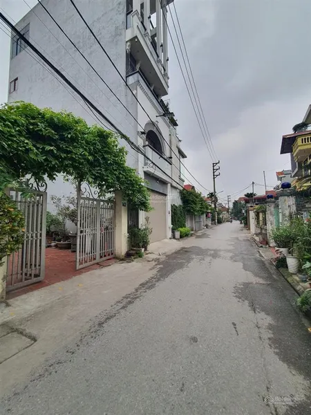 Đất đông dưmảnh nhỏ tiền như này giờ không còn,thông số đẹp,ô tô 7 chỗ vào nhà,cách 20m ô tô tránh