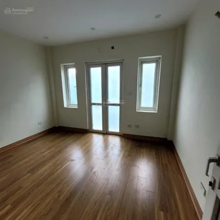 Nhà dân xây 5 tỷ trung tâm thạch bàn 5 tầng 35m2 ô tô đỗ gần, thoáng sáng