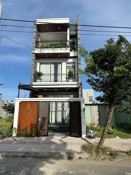 Bán nhà 3 tầng đẹp như mới full nội thất cao cấp nam hòa xuân , 3pn, 3wc