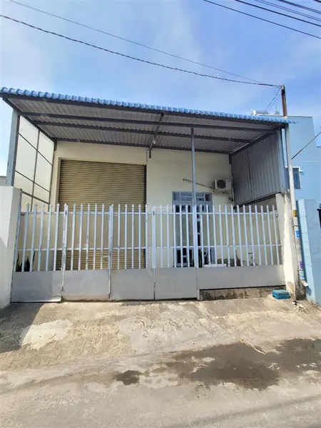 4,9tỷ tl bán đất tặng kho 206m2(7x30m)cách đường đt743b chỉ 100m, gần tt y tế dĩ an p.tân đông hiệp