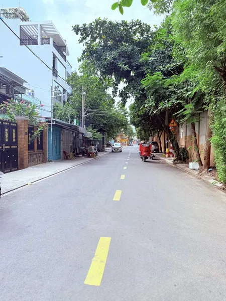 NGÃ TƯ LẠC LONG QUÂN - ÂU CƠ, (5x13.5)m, 4 tầng, xe hơi đỗ cửa, 9.5 tỷ.
