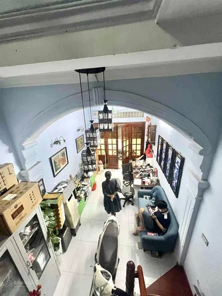 Bán nhà mặt phố trung tâm ngã tư sở. vẻ hè rộng ,rất tiện vừa ở vừa kinh doanh
