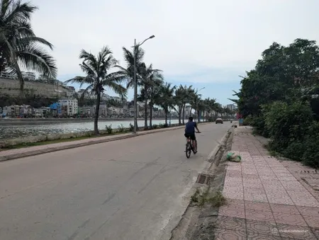 BÁN LÔ ĐẤT ĐẸP XÂY KHÁCH SẠN MẶT ĐƯỜNG HÙNG THẮNG VIEW HỒ DỰA NÚI VỊ TRÍ ĐẮC ĐỊA