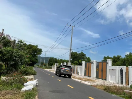 Bán Gấp Lô Đất Mặt tiền Nhựa Long Mỹ, cách UBND Long Mỹ 200m giá 1ty100 (Tin Hết Hạn)