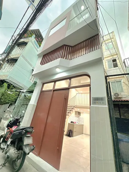 Nhà đẹp 3 tầng HC đủ - 20,4 m2 (3,2 x 6,5) - gần mặt tiền Tôn Đản. 3,3 tỷ (Tin Hết Hạn)