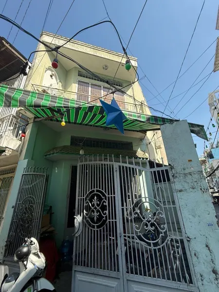 Nhà lô góc, 50m2, 2 tầng, ngang 4m, hẻm xe hơi, pháp lý chuẩn (Tin Hết Hạn)