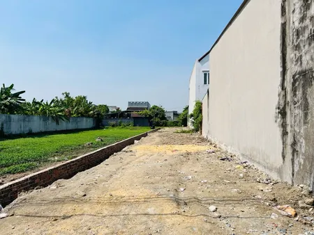 bán lô đất Mỹ Hạnh Nam 1 sẹt 824 đối diện UBND, DT 6x25m đất full thổ cư (Tin Hết Hạn)