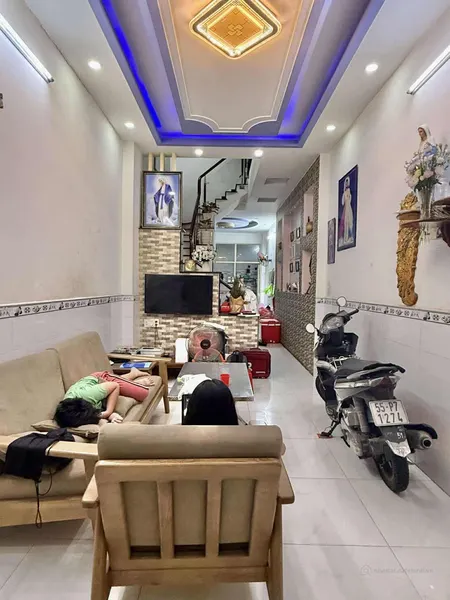 Nhà TÂN PHÚ – NGAY BIGC TRƯỜNG CHINH – HẺM OTO – 3 TẦNG BTCT – 4PN – CHỈ 5.5t (Tin Hết Hạn)