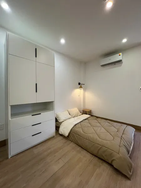 Bán nhà 3 tấng 1 tum đường Nguyễn Thị Minh Khai - có 5 căn hộ
