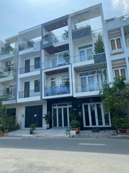Nhà phố 92.5m2 - giá 13.6 tỷ - đang thu nhập mỗi tháng - đường D1, Q7