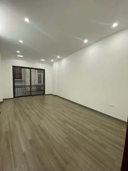 Bán nhà đường Đê La Thành, Đống Đa, 5 tầng thang máy, ngõ thông, gần ô tô tránh