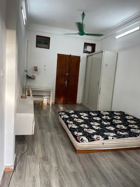 Cho thuê căn hộ tập thể ngõ Nguyễn Chí Thanh,  33m2x2 tầngx2 ngủ.1 wc, 7 triệu/tháng.