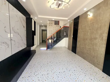 Chủ cần bán gấp đường xe tăng, xe hơi ngủ nhà, tặng toàn bộ nội thất 100%