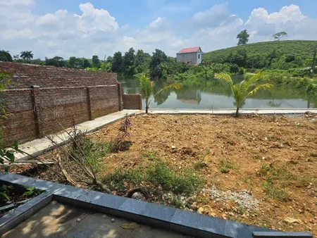 Chính chủ cần bán nhà khuôn viên đẹp bám ao, view núi, tiện cho nghỉ dưỡng