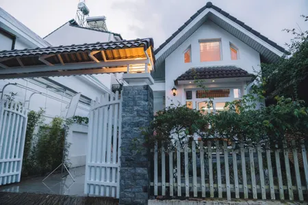 Villa mini sân vườn 2 mặt tiền Hùng Vương 207m2 ngang 10m vuông vức 2 tầng