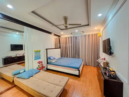 Phố trần thái tông 38m2 ngõ thông kinh doanh full đồ ở ngay khu vực 15 trường đại học lớn