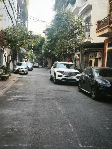 Bán nhà phố giang văn minh kim mã gần phố cách 10 m ô tô tránh 6 ngủ nhà dân xây ngõ thông