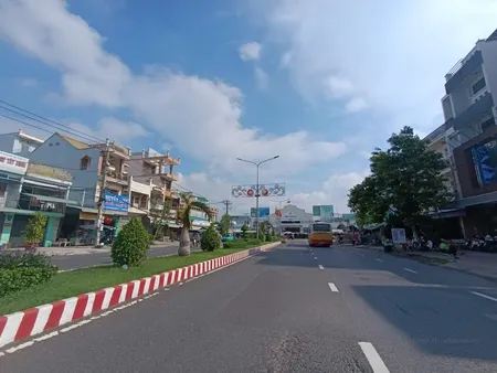 Bán nhà mặt tiền Tôn Đức Thắng Cách cửa 5vchợ Long Hoa 100m
