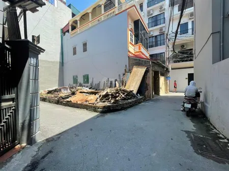 Hàng xóm trường cấp 3 tây hồ. dt 40m2 mảnh góc, ngõ ô tô vào nhà. ngõ thông, dân trí cao