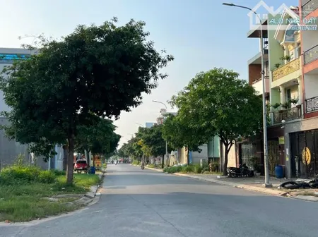 Bán đất mặt tiền 3/2 phố thương mại, TT Hậu Nghĩa, Đức Hoà, Long An đã có sổ hồng
