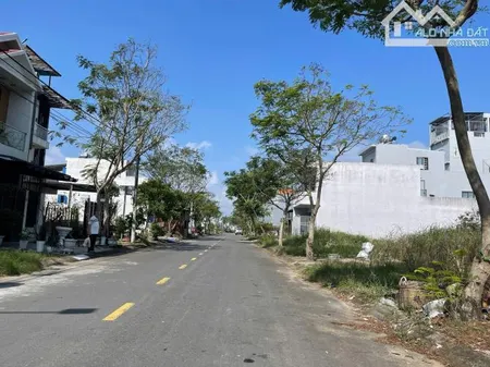 Bán lô đất 181m ngang 9,8m giá chỉ 8,1 tỷ 2 mặt tiền đường Lê Như Hổ sát biển Khu Tân Trà