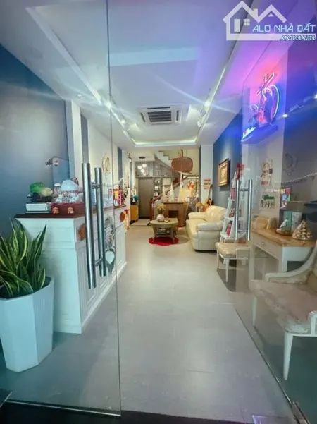 Bán Nhà Mặt Tiền Nguyễn Trọng Tuyển, Phú Nhuận - MT Rộng - Giá Tốt