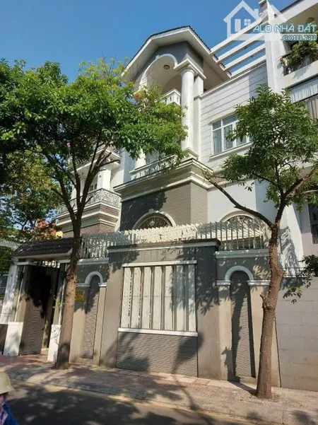 Bán Biệt Thự Đường Trường Sơn, Quận 10, DT: 8x20m - Hầm + 5 Tầng - Giá Chính Chủ 42.9 tỷ