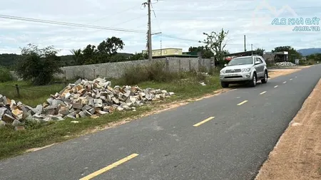 Bán 2240m2 có 300m2 đất ở ONT ngang mặt tiền đường ĐT 711 rộng 32m giá tốt nhất chỉ 3.5 tỷ