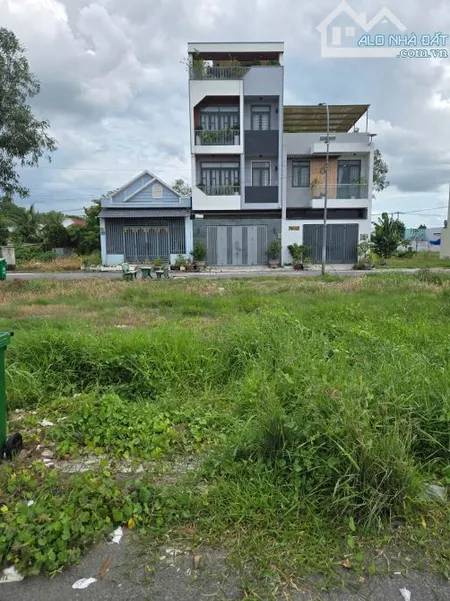 Cần bán gấp đất 81m2 Ngay Chợ Bình Chánh - Ngã Tư Đinh Đức Thiện