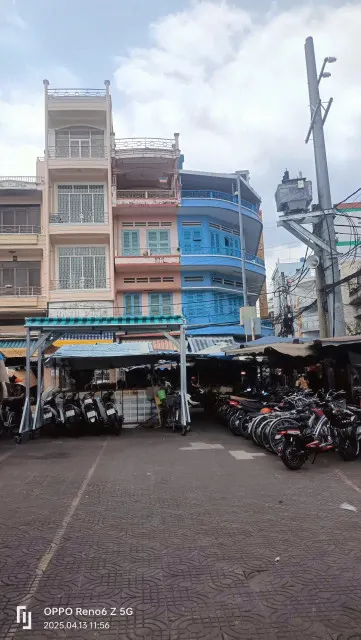 Nhà ờ bên cạnh nhà lồng chợ Sóc Trăng, vị trí mua bán tốt.