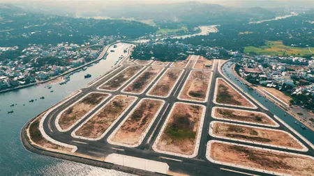 Đất nền 3 mặt giáp biển ngay trung tâm tx sông cầu, phú yên. sổ hồng riêng giá chỉ từ 19tr/m2