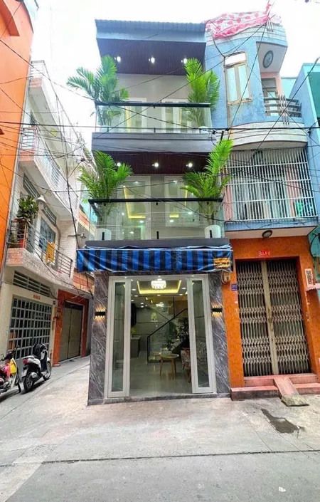 BÁN NHÀ QUẬN 11 - 3 TẦNG MỚI ĐẸP - NGAY TRUNG TÂM CHỢ THIẾC - 4PN - NHỈNH 4 TỶ