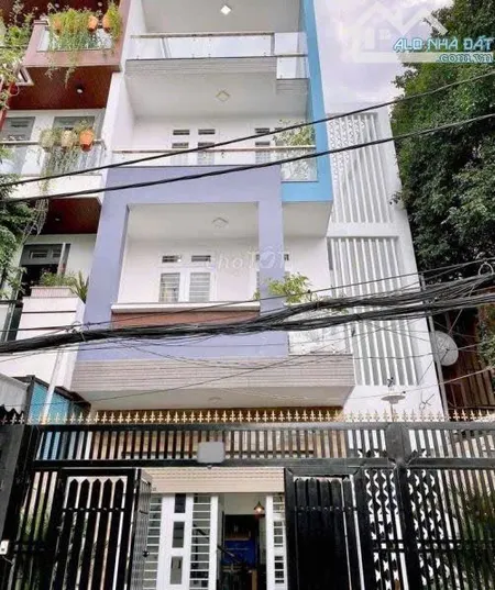 Bán nhà ngay chợ Xóm Chiếu p13 Q4. Giá 3 tỷ 6 dt 52m2. Sổ sẵn. Nhà 3 tầng 4pn
