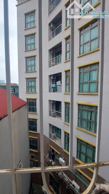 Bán nhà phố Xuân Thủy, mặt ngõ diện tích 58m, 5 tầng, mặt tiền 4m, giá 15,36 tỷ.
