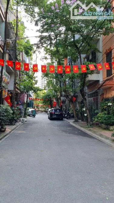 Bán nhà đường, Phố Vũ Tông Phan, Thanh Xuân, DT gần 90m2, MT hơn 8m, Lô góc, gara ô tô.