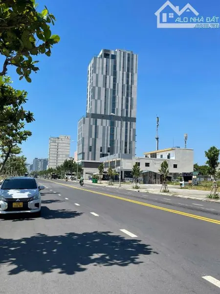Bán nhà 3 tầng 2mt có thang máy đường Hoàng Sa,đối diện bãi tắm Mân Thái, Sơn Trà, Đà Nẵng