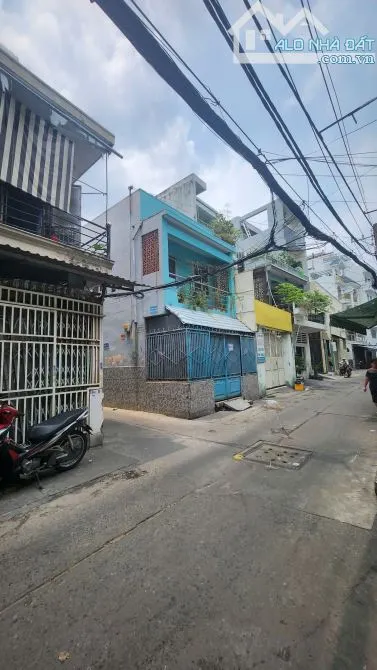 BÁN ĐẤT TẶNG NHÀ HOÀNG XUÂN NHỊ, P. TÂN PHÚ, Trung tâm SG giá chỉ 50tr/m2 cực hiếm hoi.