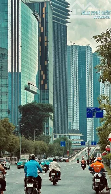 SIÊU VIP Building Góc 3MT Cách Mạng Tháng 8-NTMK Q.1 12x30m Hầm 14T HĐ 1.3 Tỷ Chỉ 330 Tỷ