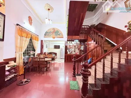 KHÔNG THỂ CHÊ NỮA. NGÔI NHÀ GỖ HƯƠNG FULL, 2MẶT TIỀN, NỞ HẬU, OTO TRÁNH, CÁCH HÀ HUY TẬP